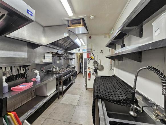 Kitchen 1.jpg