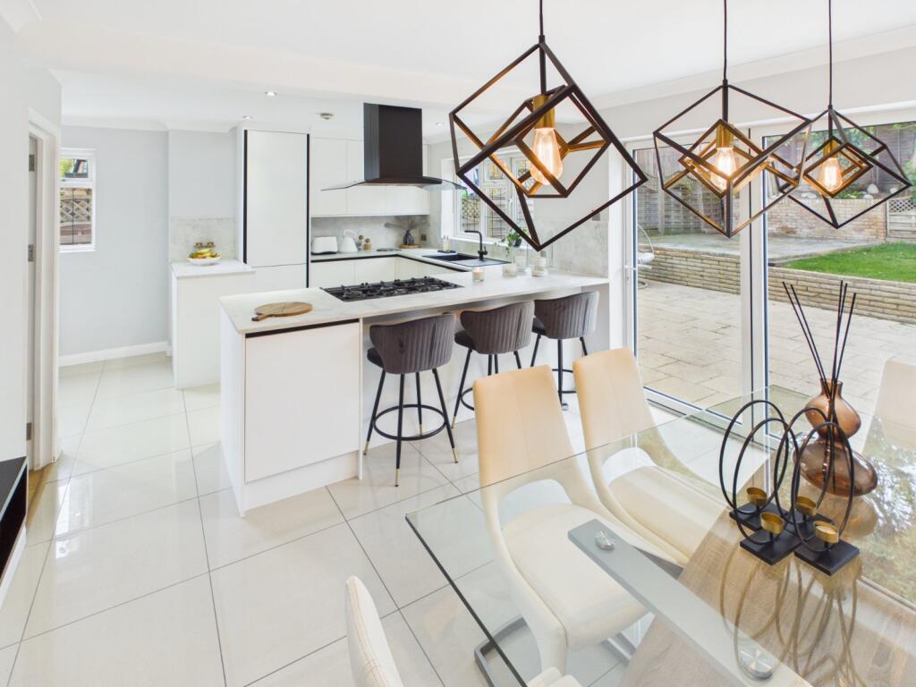 Main image of property: Amersham Road, Chalfont St. Peter, Buckinghamshire, SL9