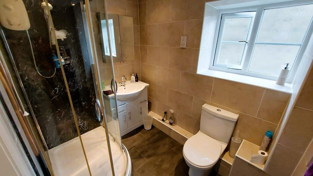 Apartment in Bradford, Bingley - View 5