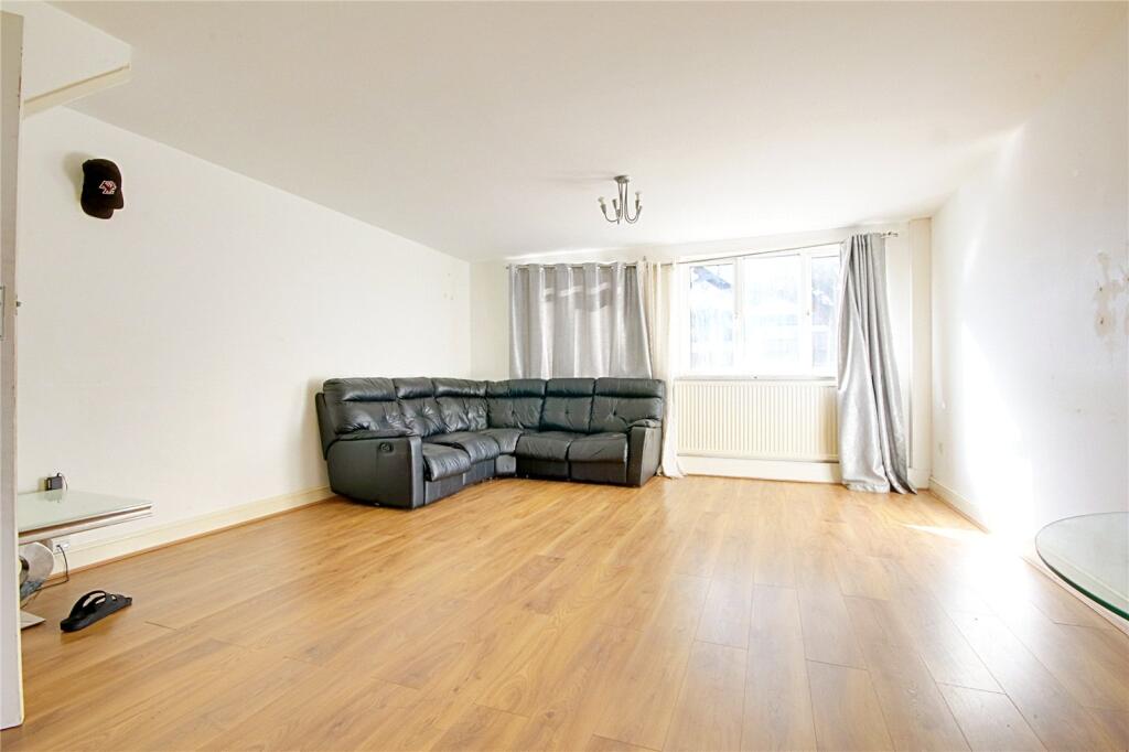 House in London, Enfield Highway, Southbury - View 5