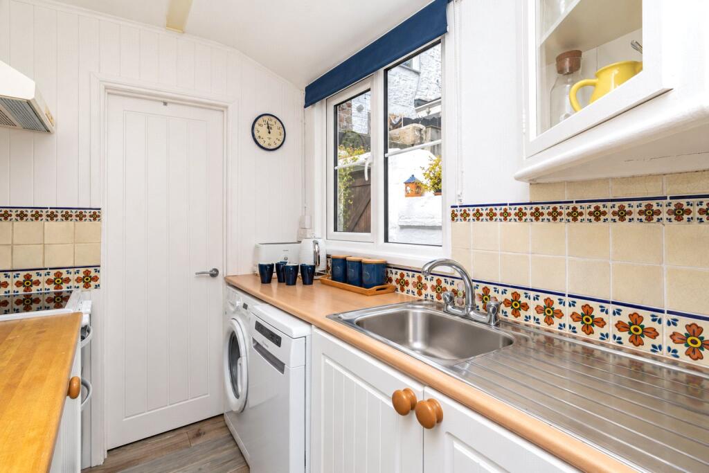 Rosevean Road, Penzance, TR18 photo 4