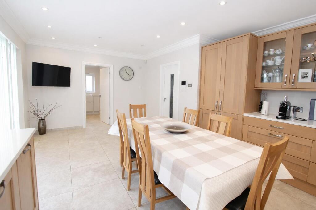 House in Sutton - More