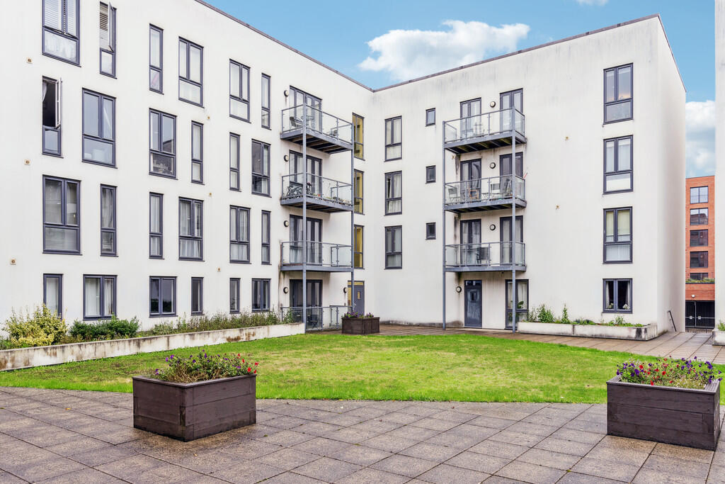Apartment in St Albans - View 4