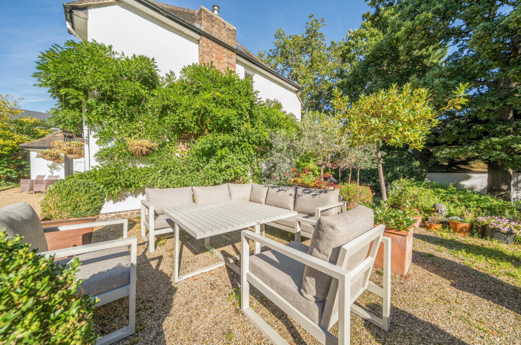 House in London, Red Hill, Elmstead - View 4