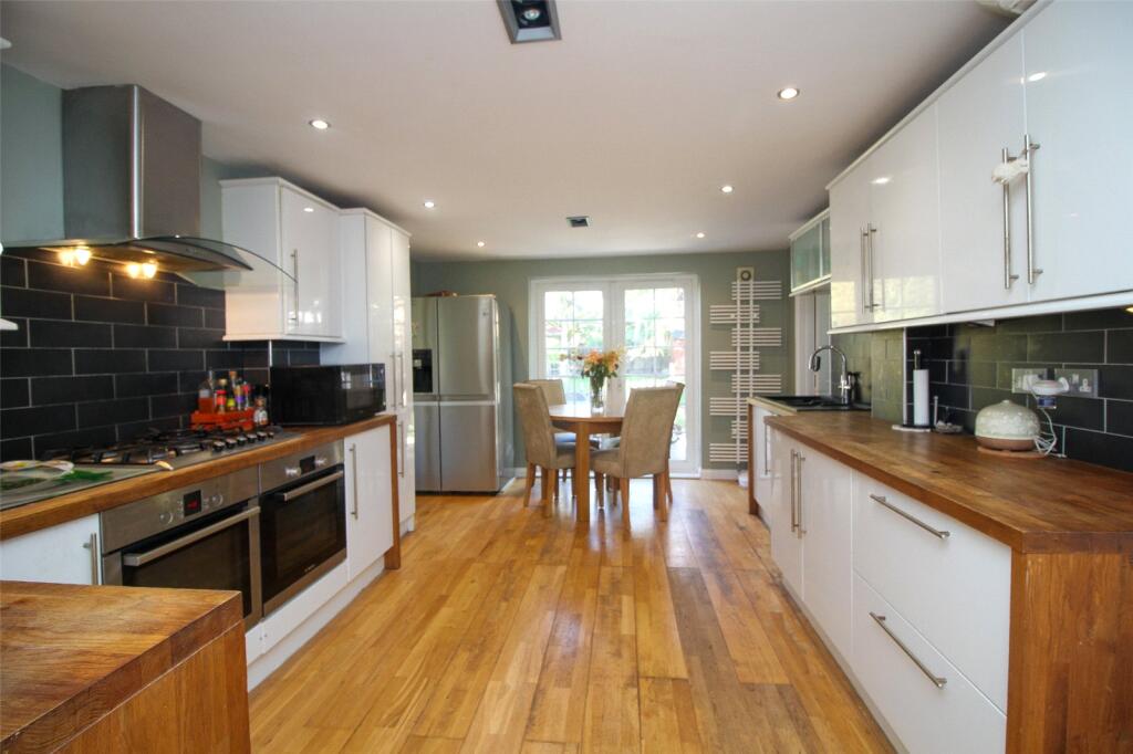 Wykeham Road, Netley Abbey, Southampton, Hampshire, SO31 photo 3
