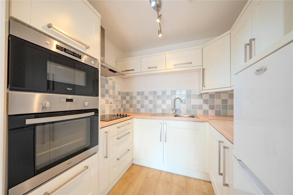 Main image of property: Flat 35, The Woodlands, The Spinney, Leeds, West Yorkshire