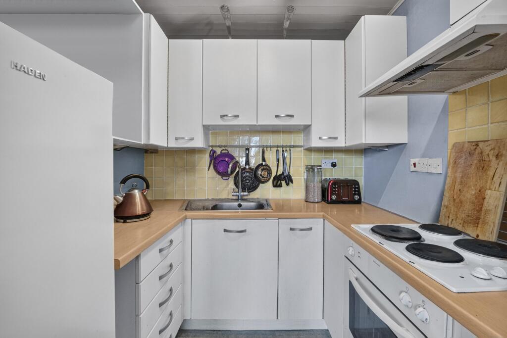 Flat 3, 14 Kew Gardens Road, Richmond, Greater London, TW9 photo 3
