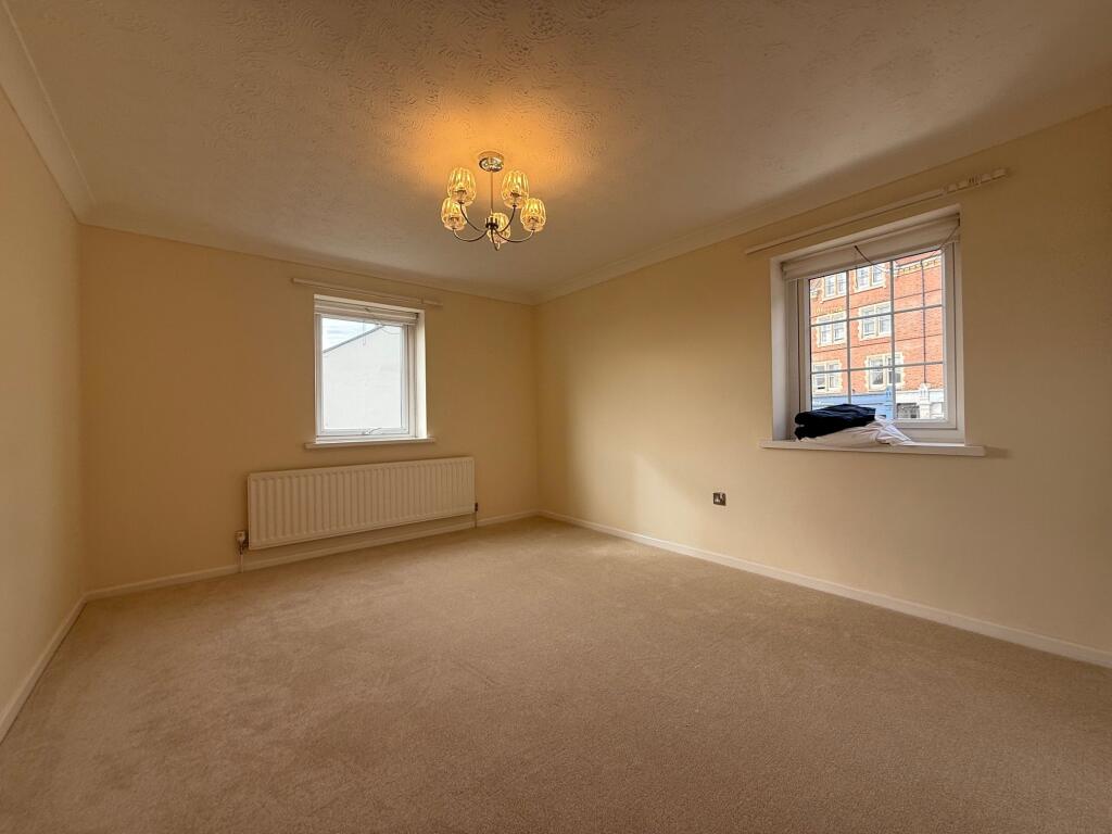 Apartment in Worcester - More