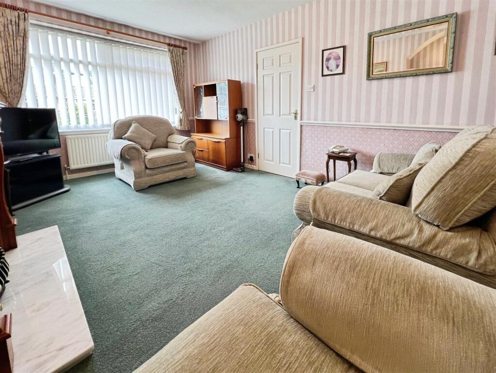 House in Bradford, Low Fold, Bolton - View 3