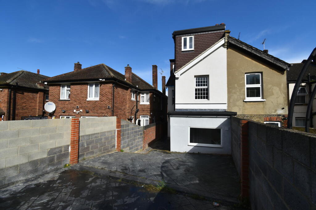 House in Dartford, Temple Hill - More