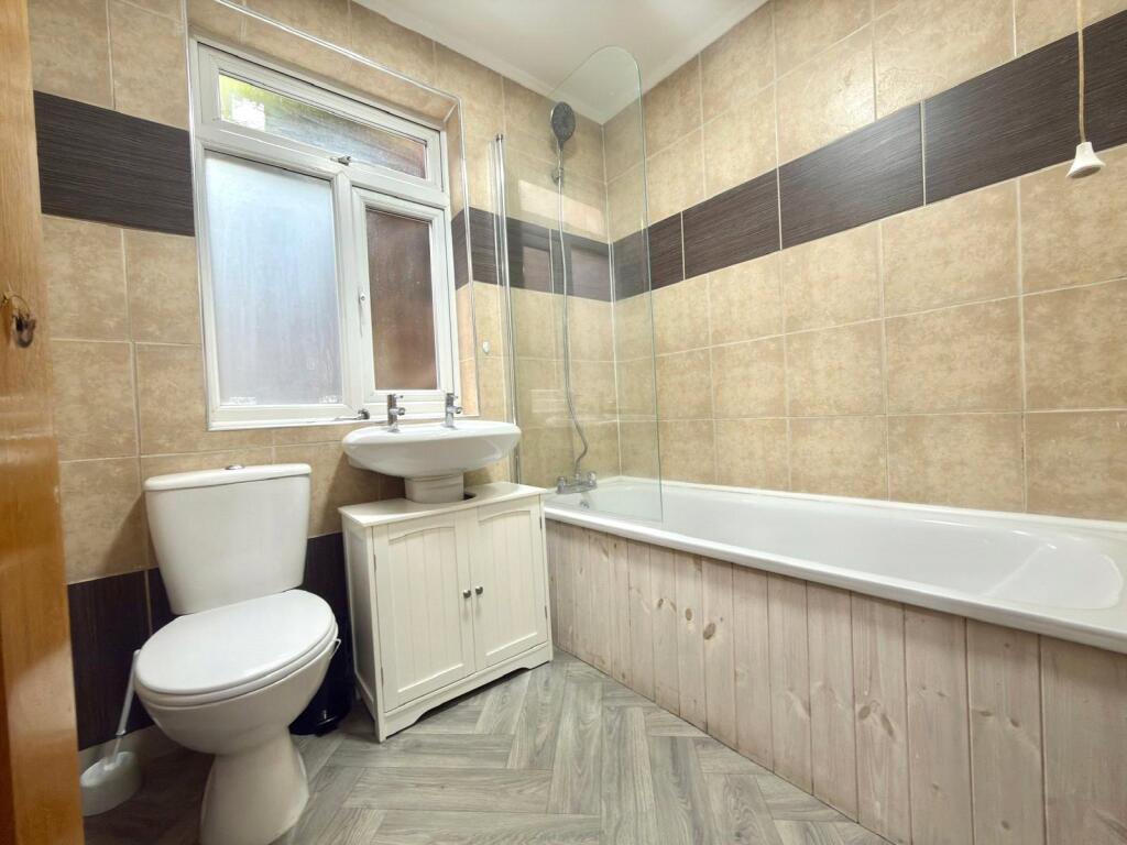 House in Luton - View 4