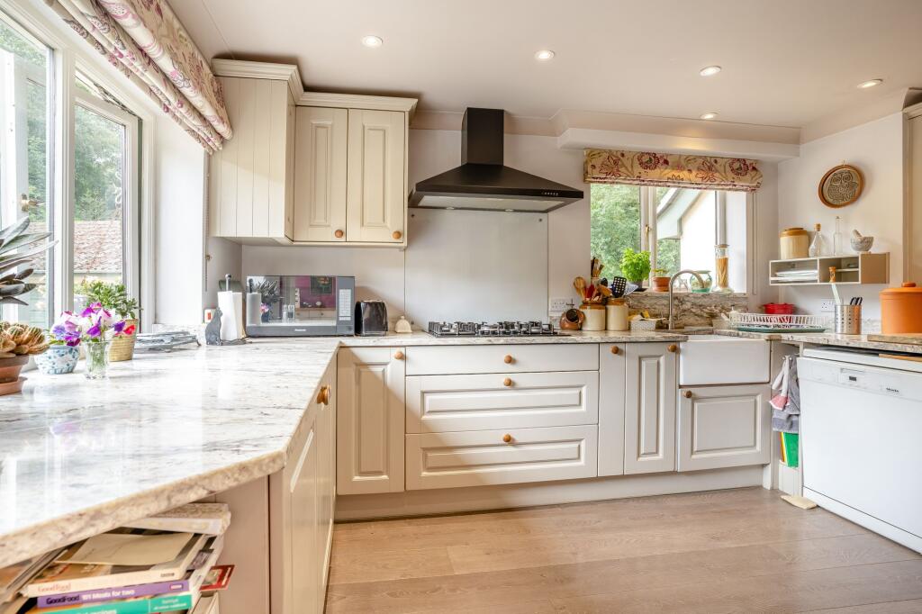 House in Newport - View 3