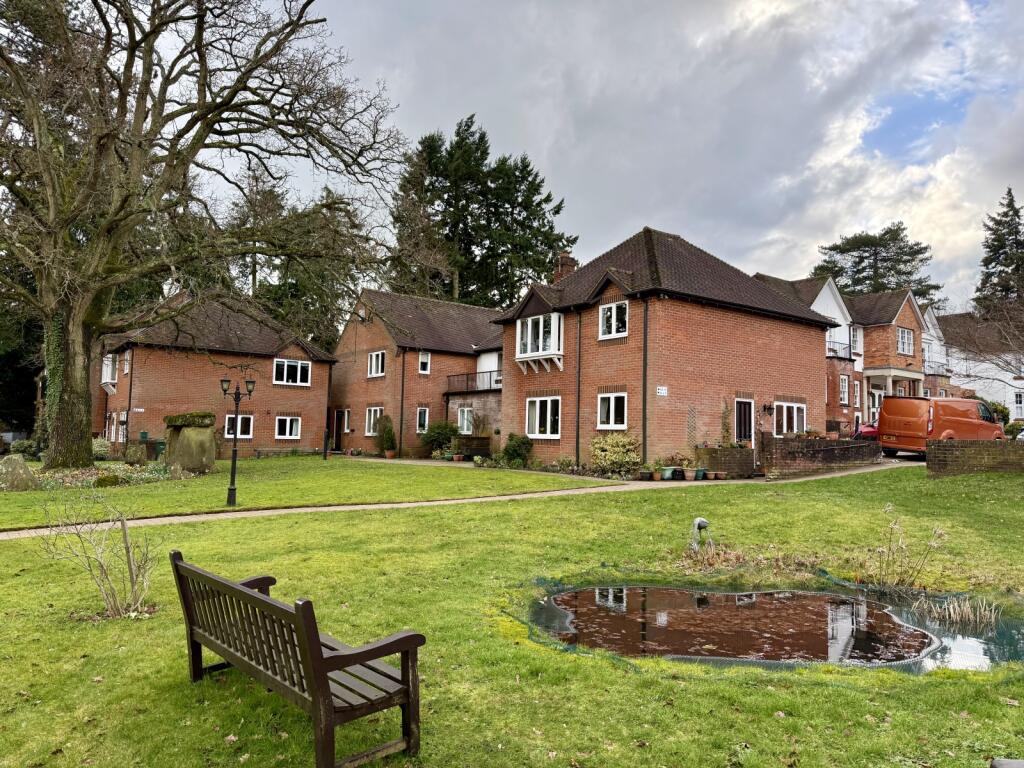 Main image of property: War Memorial Place, Henley-on-Thames, Oxfordshire, RG9