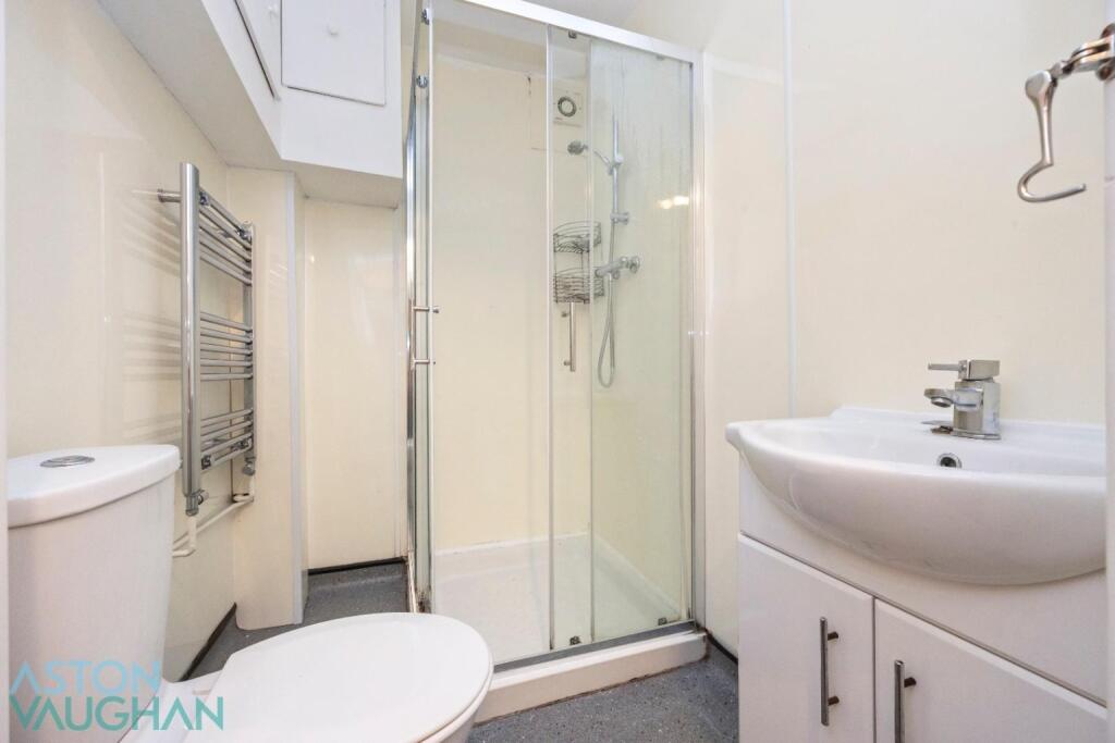 5 bedroom terraced house for rent