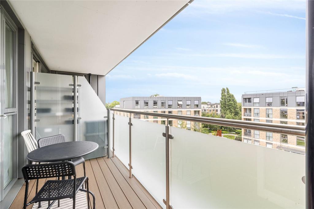 Apartment in Richmond, Kew - View 5