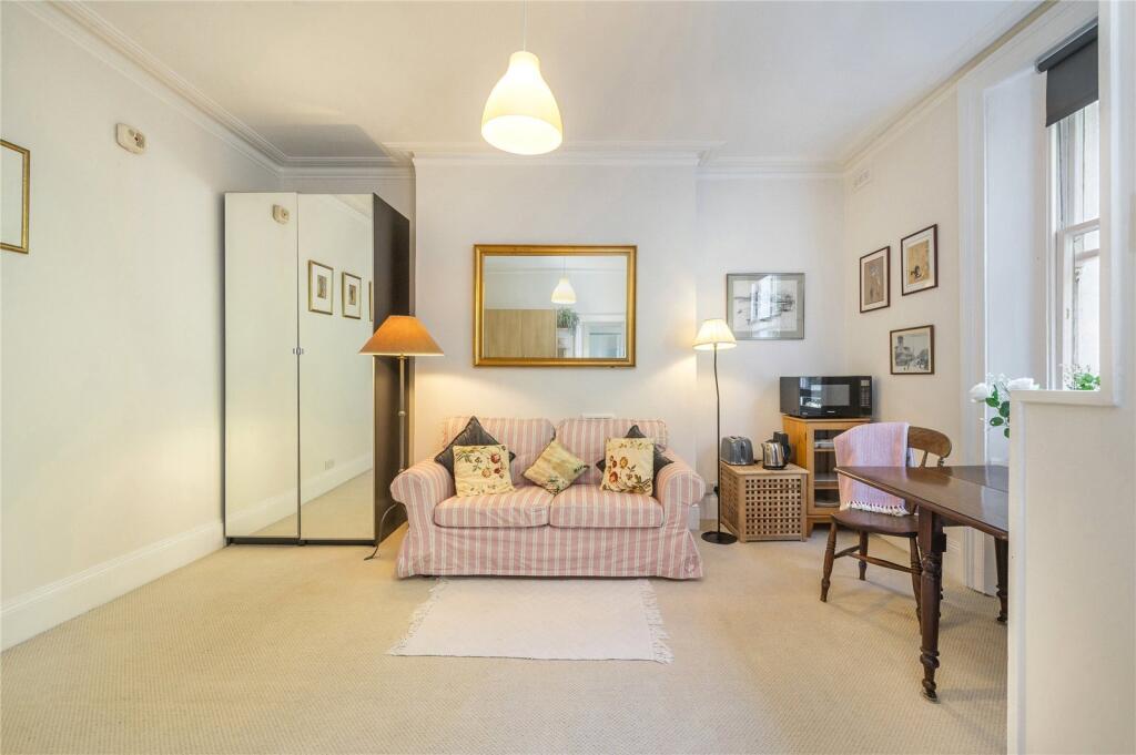 Studio flat for rent