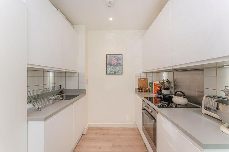 Apartment in London - View 5