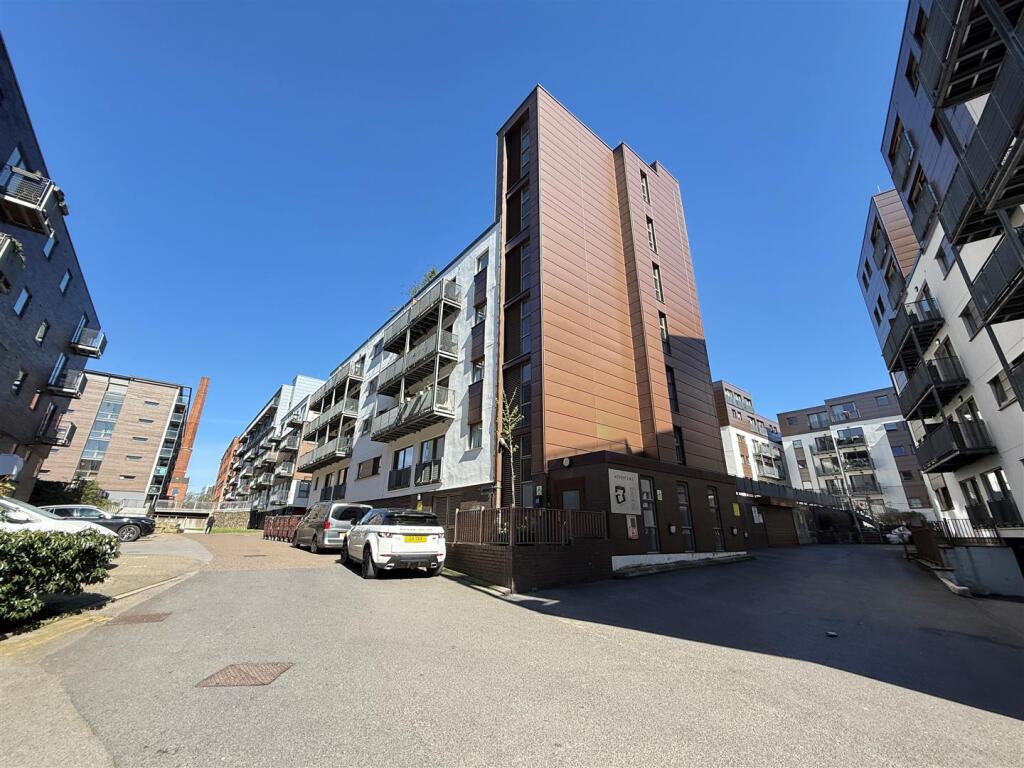 Main image of property: Advent 2/3, Isaac Way, Manchester