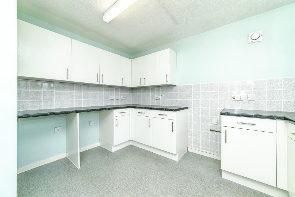 House in Basingstoke and Deane, Brighton Hill - More