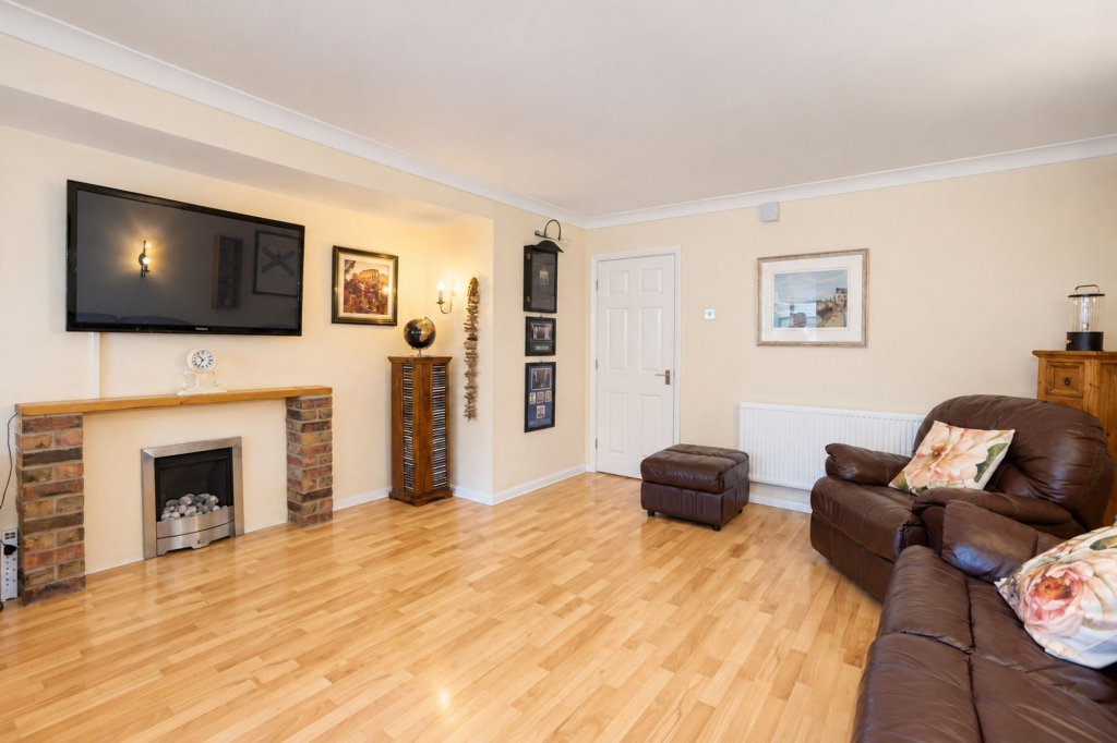 House in Solihull, West Midlands - More