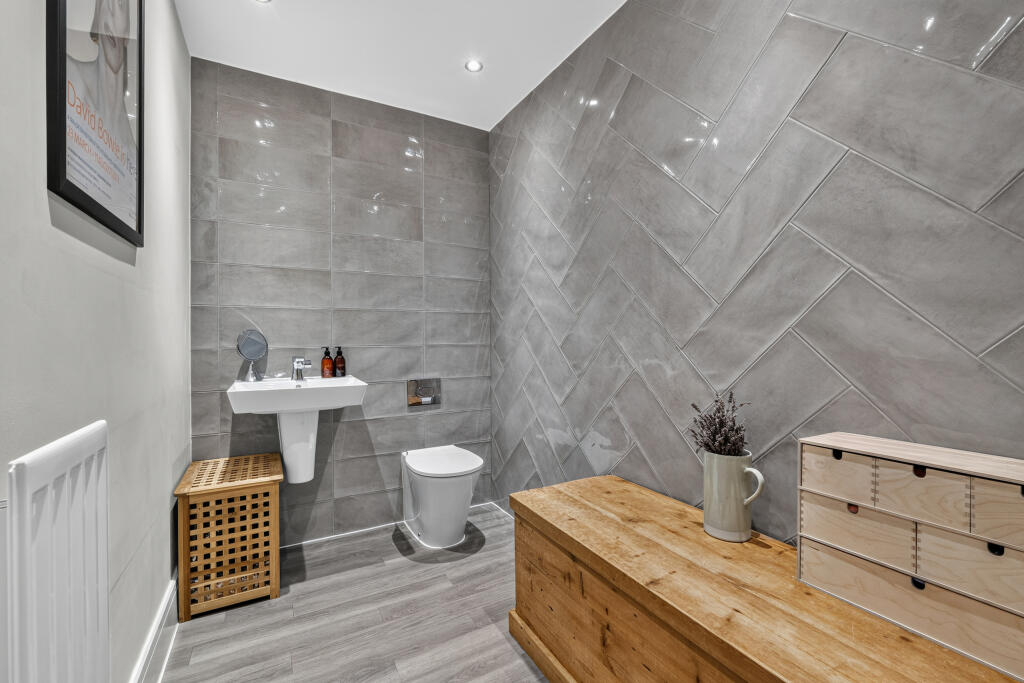 House in Rushcliffe, Aslockton - More
