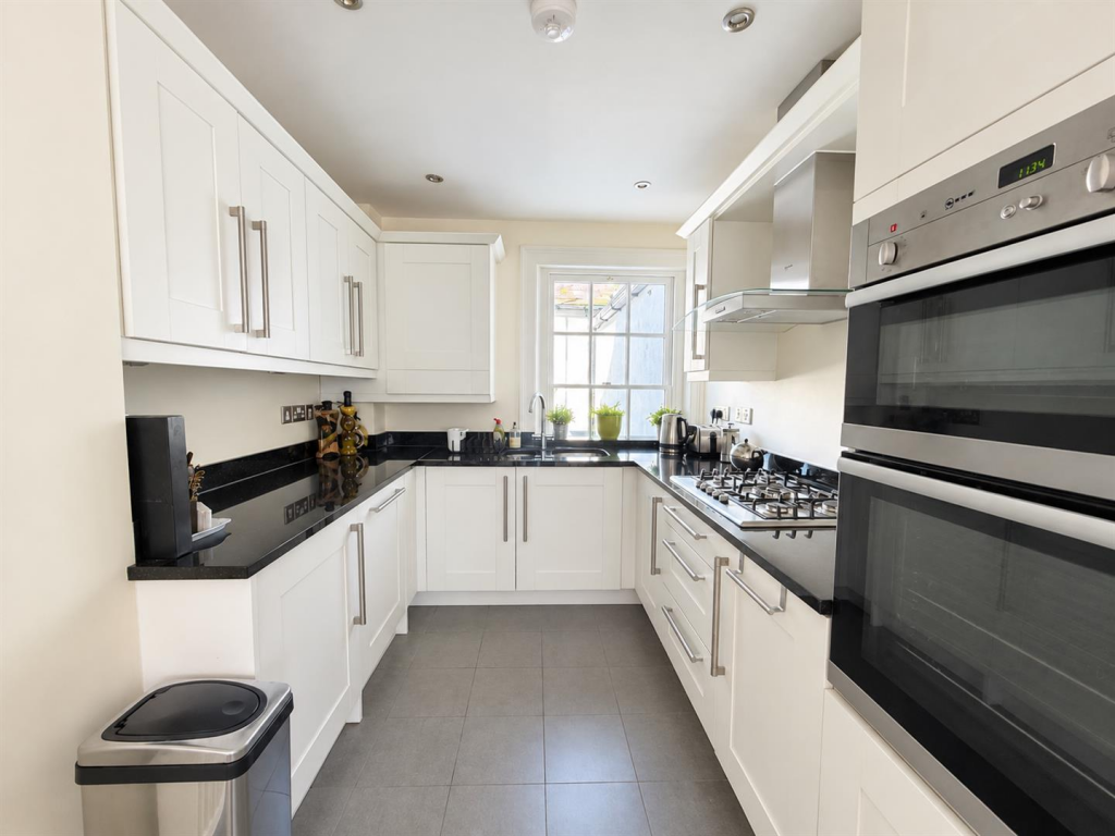 Apartment in Dorchester - View 4