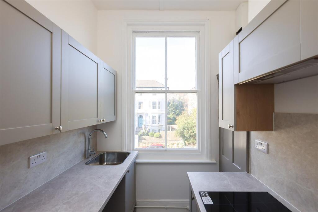 Apartment in Tonbridge - View 5