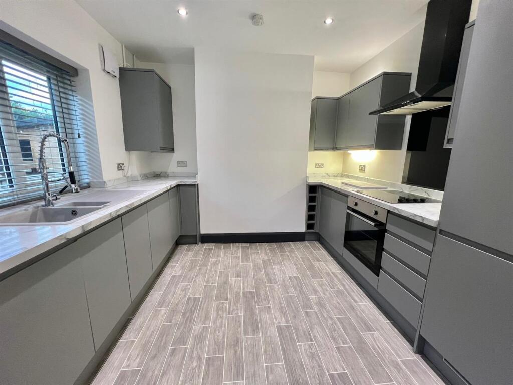 House in Huddersfield - View 2