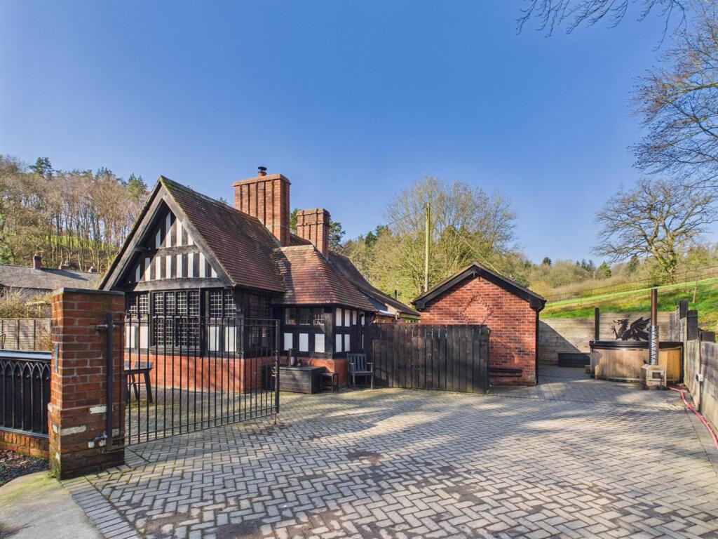 Main image of property: The Lodge, Bwlch-Y-Ffridd, Newtown