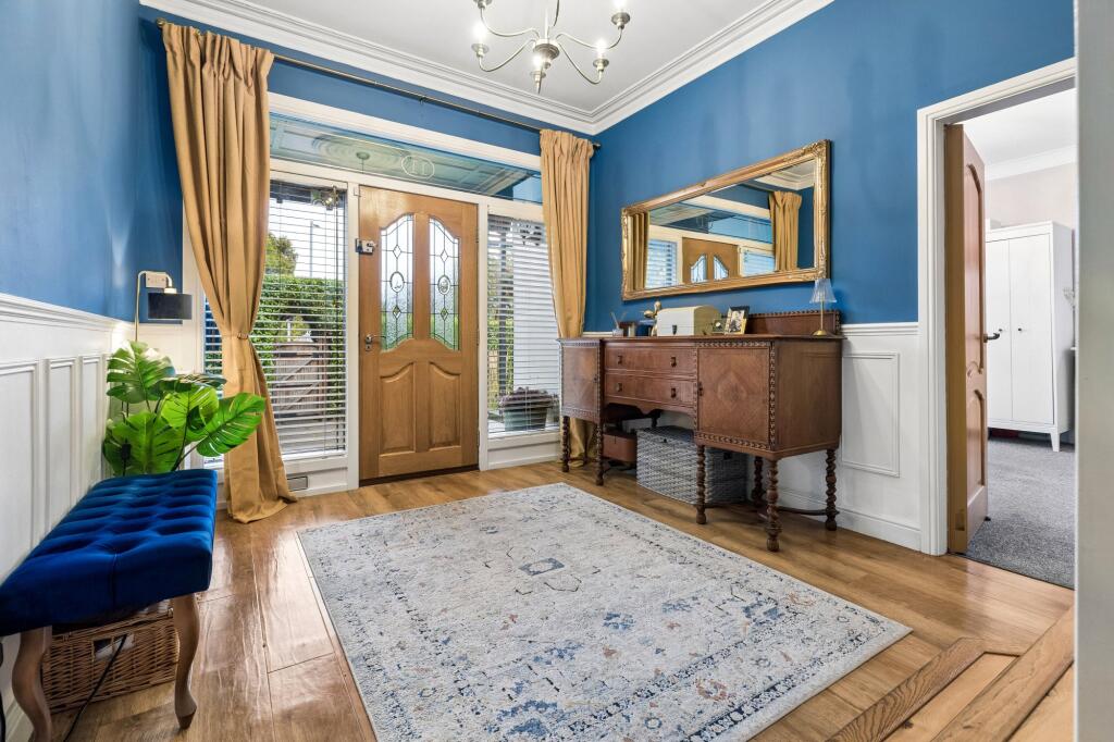 House in Giffnock, Orchard Park - More