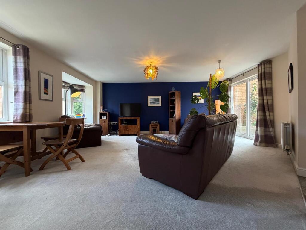 House in Sandwell, West Midlands - More