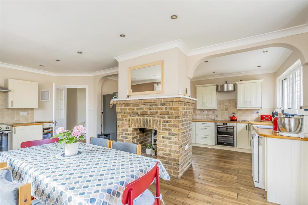 House in Havant, Hampshire - View 4