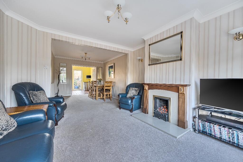 Criss Grove, Chalfont St Peter, Buckinghanmshire SL9 photo 2
