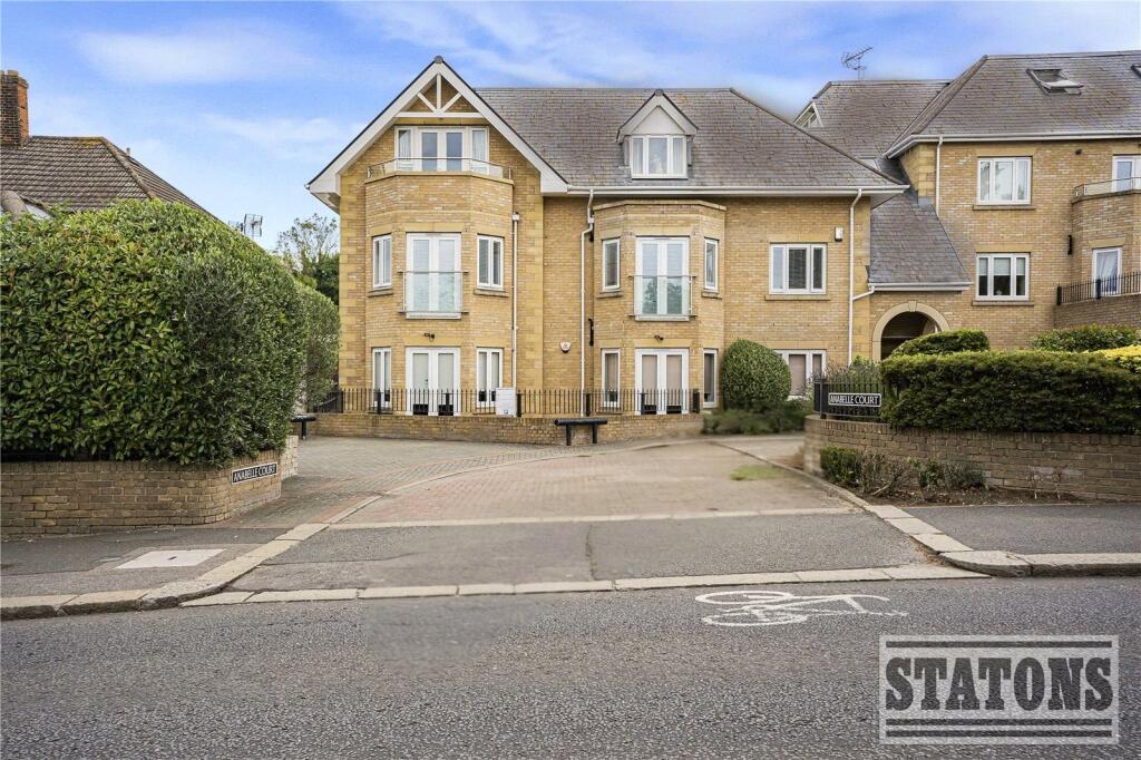 3-bed flat on Slades Hill, Enfield, EN2, £625,000