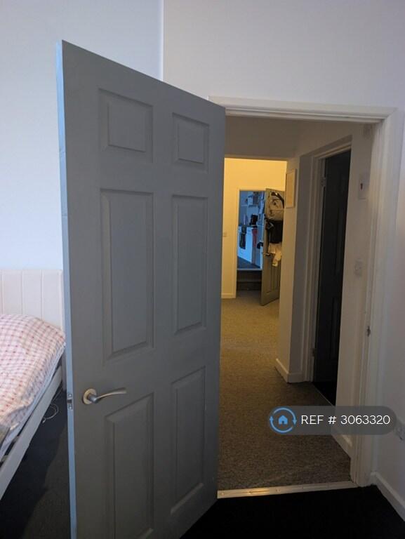 Apartment in Dorchester - View 3