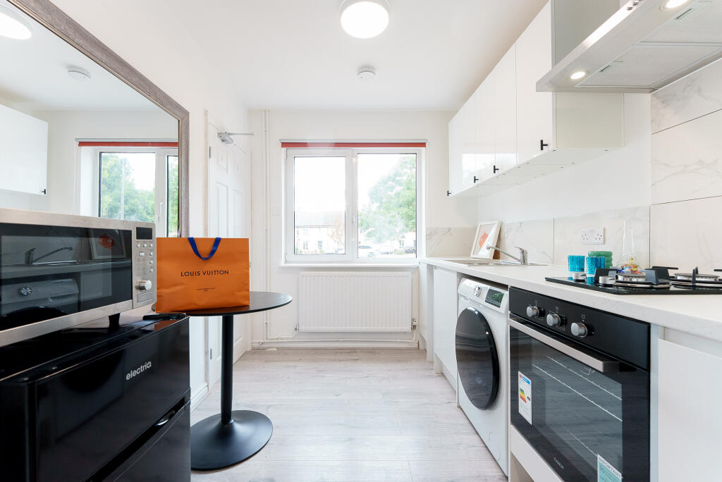 Apartment in Cambridge, Romsey - View 4