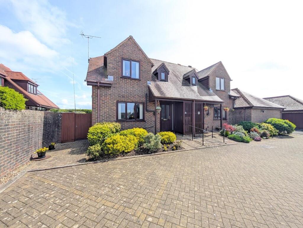 Main image of property: Courville Close, Alveston, Bristol