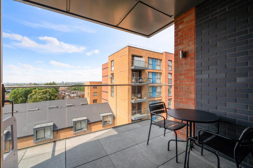 Apartment in London - More