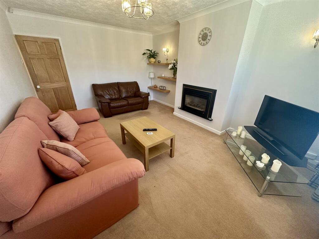 House in Kirklees, Firthcliffe - More