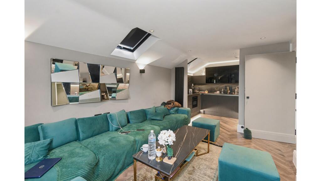 Apartment in Southall - View 4