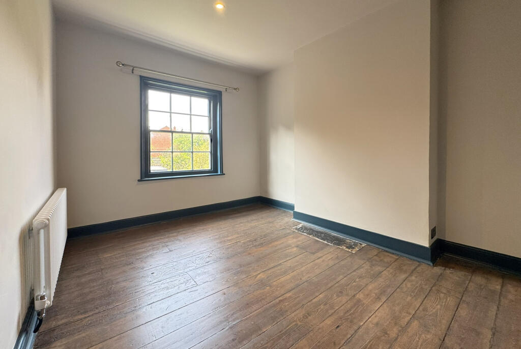 Apartment in Lymington - More
