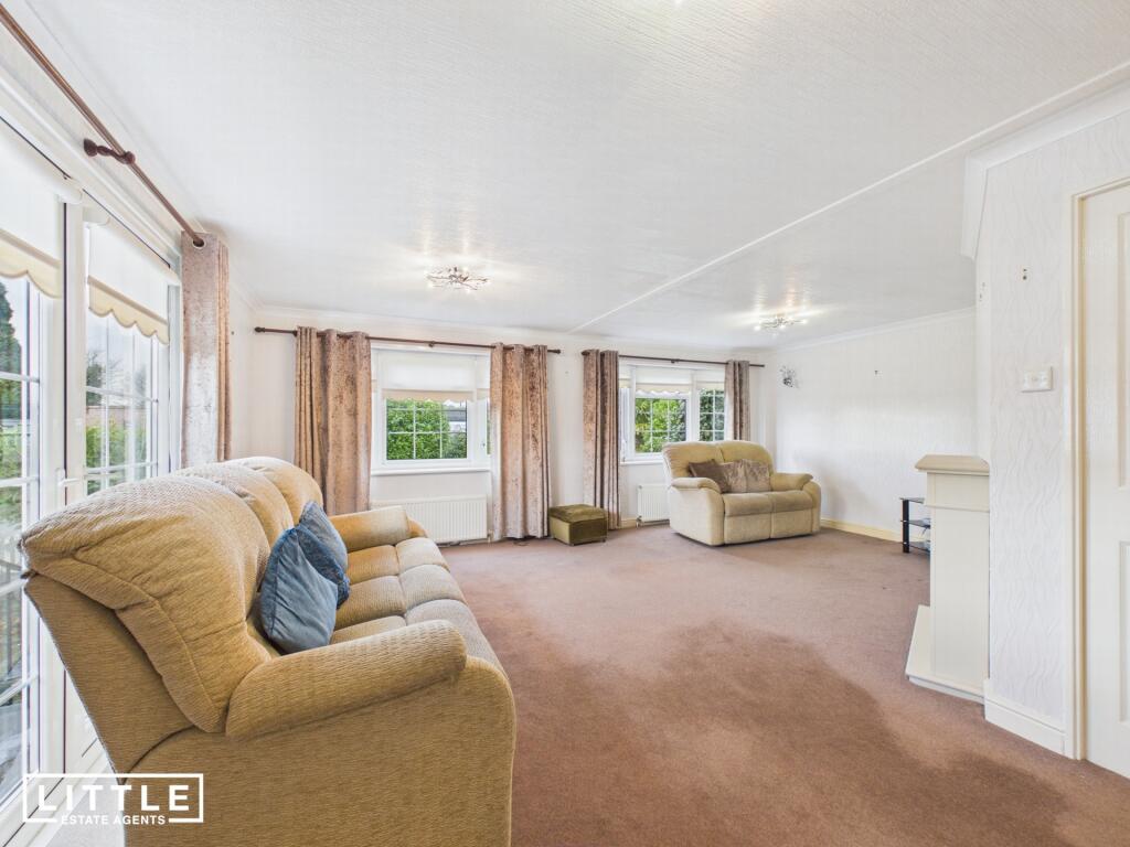 Main Drive, Halsnead Park, L35 photo 4