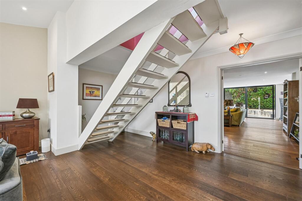 House in Kingston upon Thames - View 2