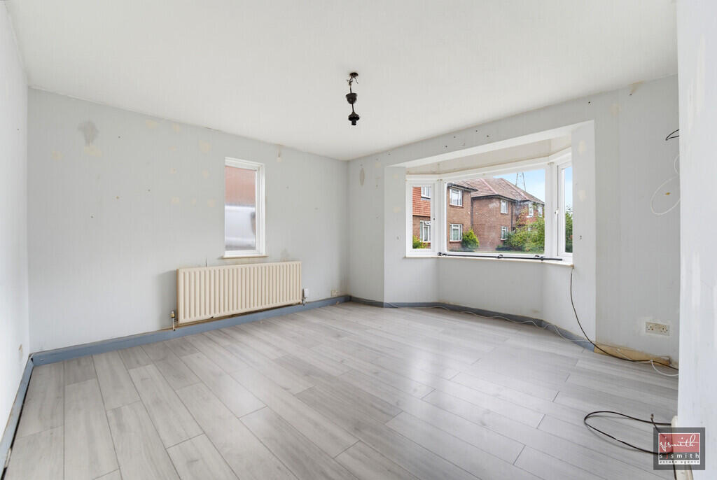 Apartment in Spelthorne, Surrey - View 3