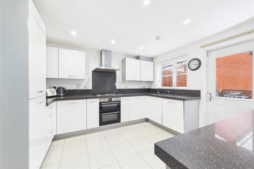 Tabby Drive, Three Mile Cross, Reading, Berkshire, RG7 photo 4