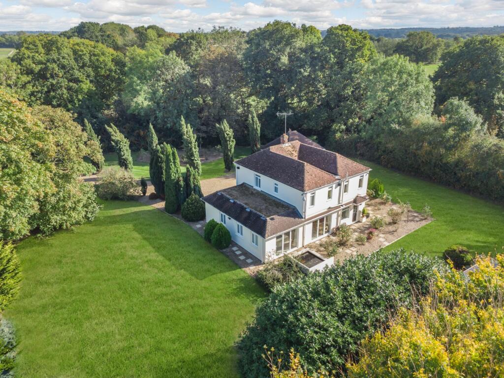 Hawthorn Hill, Warfield, Bracknell photo 3