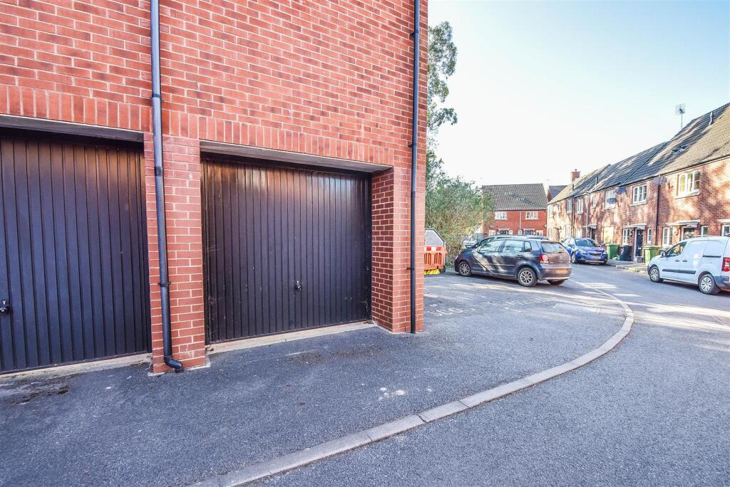 Phelps Mill Close, Dursley photo 3