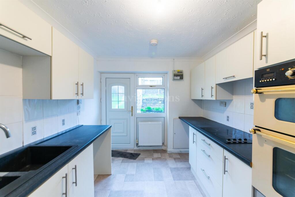 St James Close, Maesycwmmer, Hengoed, Caerphilly. CF82 7QT - View 2