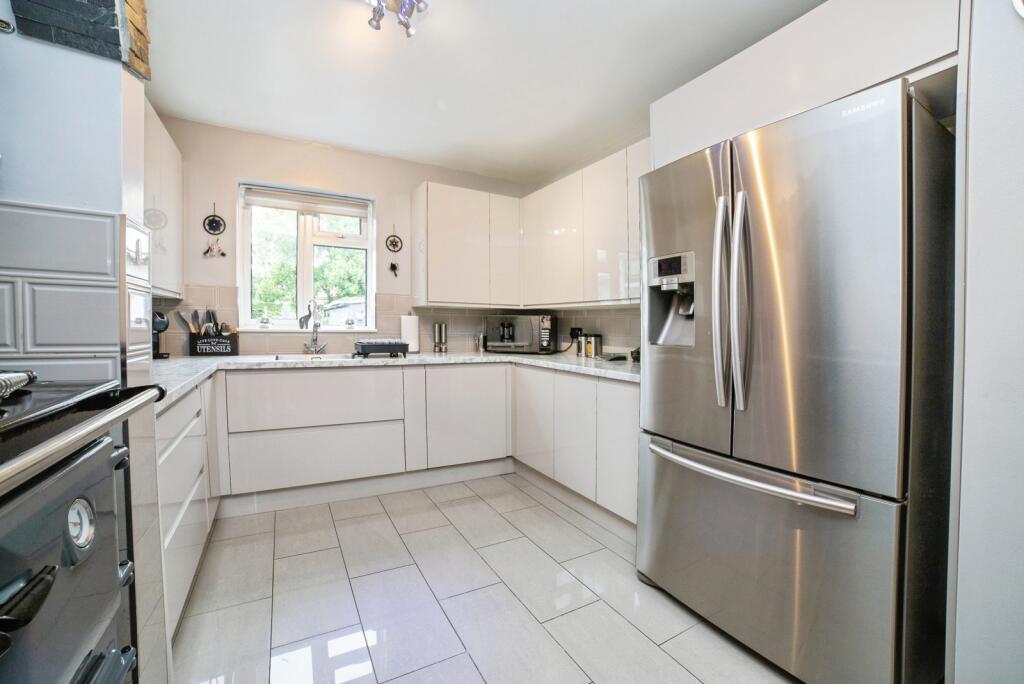 Chaucer Crescent, Sutton-in-Ashfield, Nottinghamshire, NG17 - View 5
