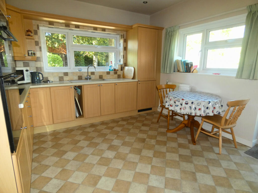 West Mersea, CO5 8AE photo 3